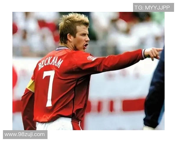 穿着大号球衣的足球明星展现个性与风格的独特魅力